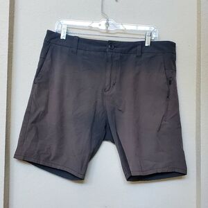 Vuori Men's Flat Front Shorts.  Size 34